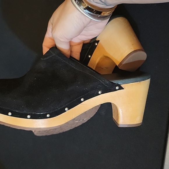 Ugg| Abbee Clogs Size 9 - Picture 7 of 8